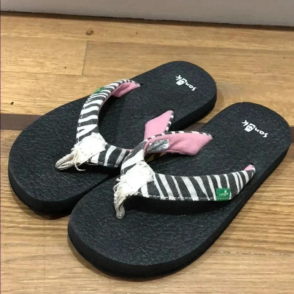 Kids Sanuk flip flops